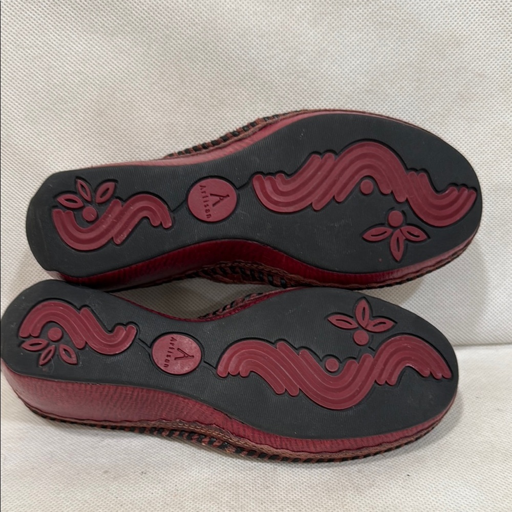 NEW - CLARKS LEATHER MULES CLOGS WITH 2-1/2” HEEL (sz 6) - Picture 7 of 8